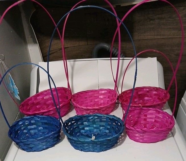 Lot of 6 small Easter Baskets