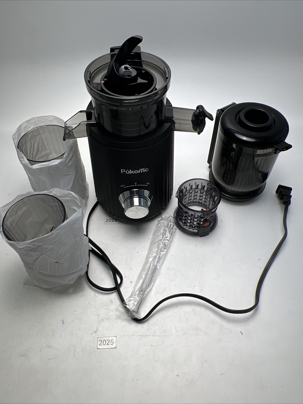 Pukomc Cold Press Slow Masticating Juicer Machine for Whole Vegetables Read Des.