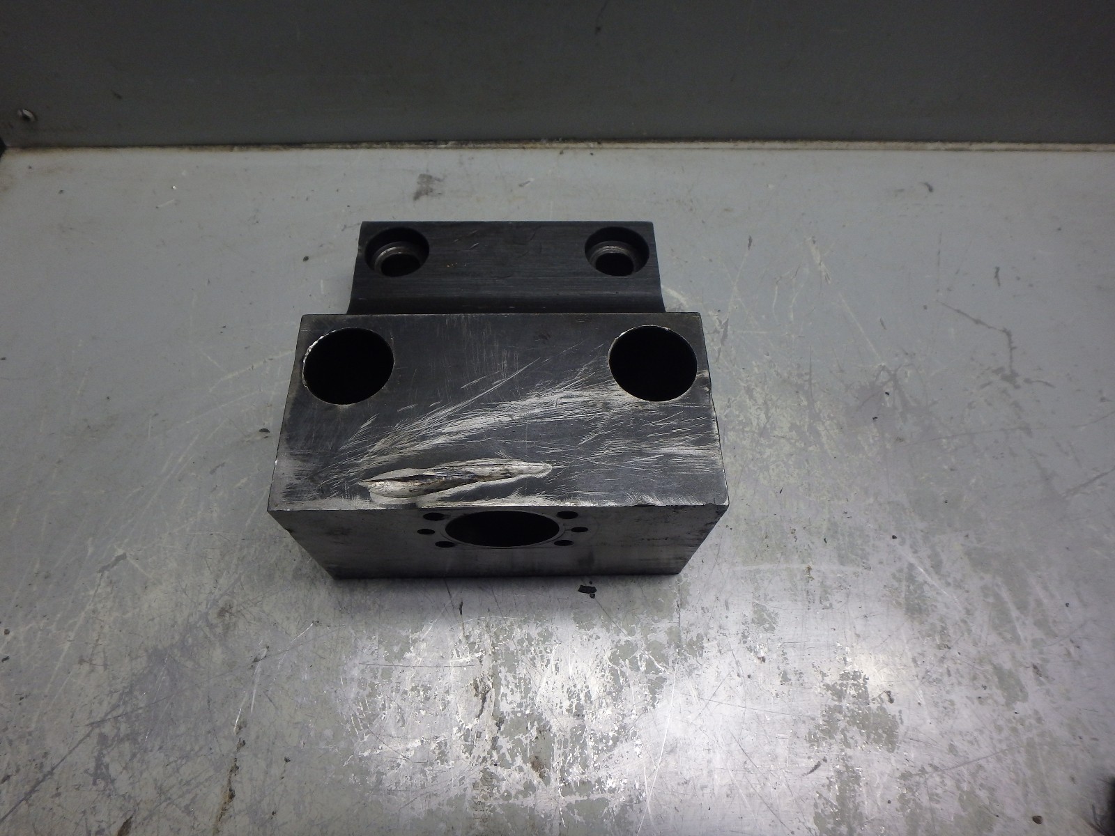 Kitako Dual Spindle CNC Vertical Turning Center_TOOL HOOLDER