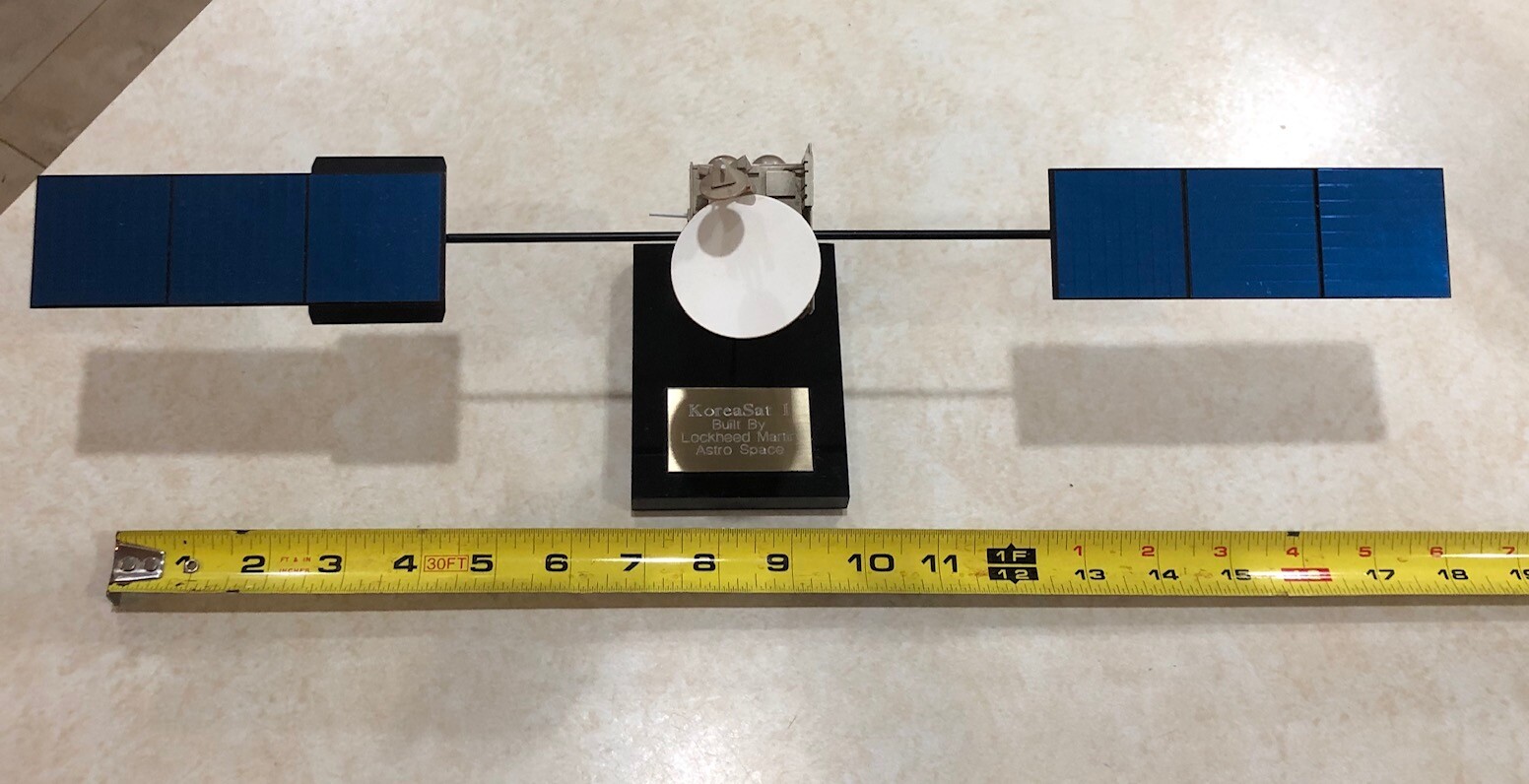 KoreaSat 1 SATELLITE LOCKHEED MARTIN ASTRO SPACE DESK MODEL UNCOMMON!