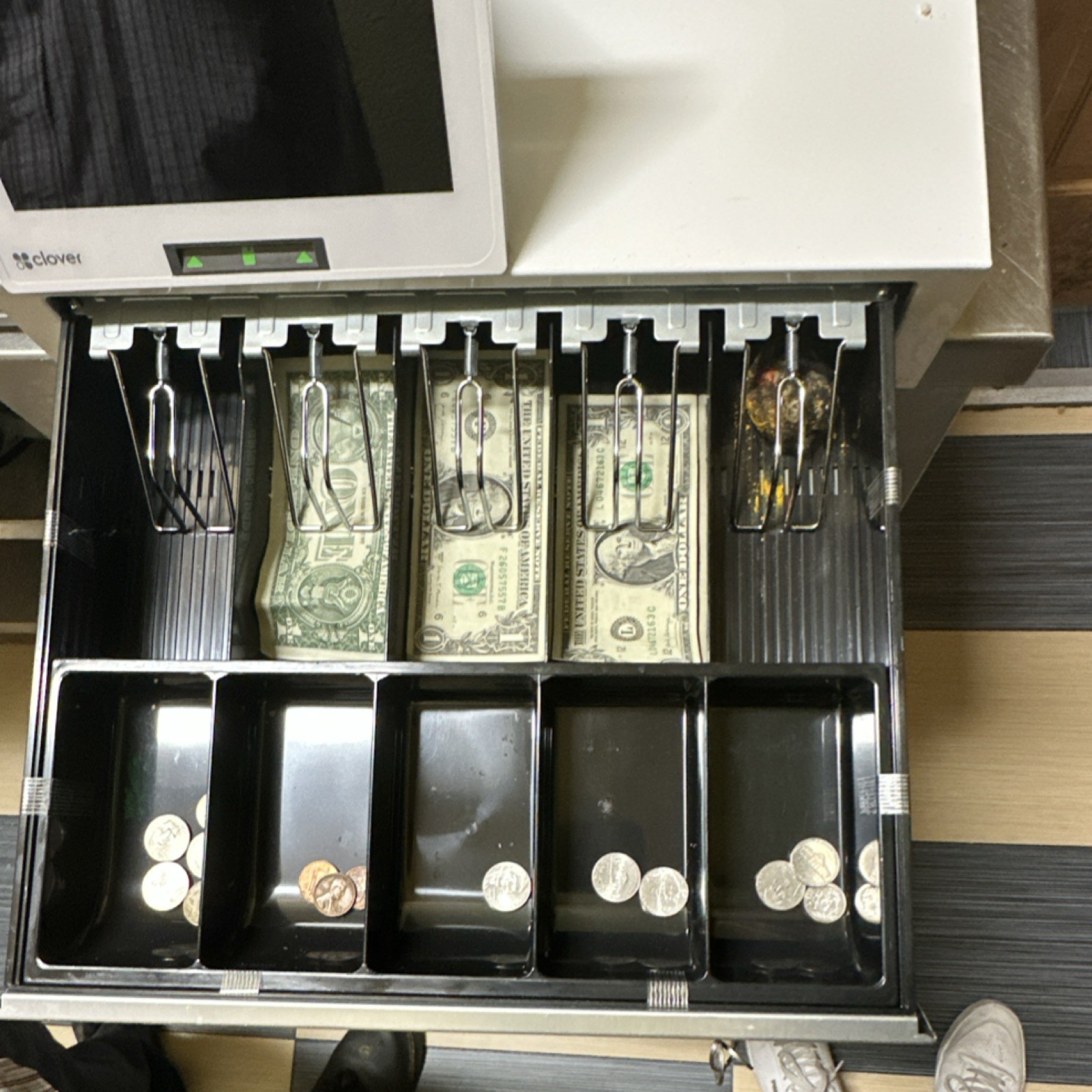Clover POS System with Cash Drawer, Touchscreen Terminal, Receipt Printer