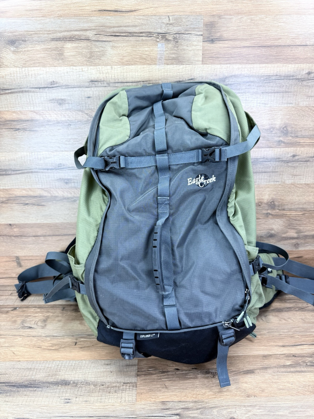 Eagle Creek Travel Gear Hiking Backpack Green Dupont Large 30” High 15” Wide