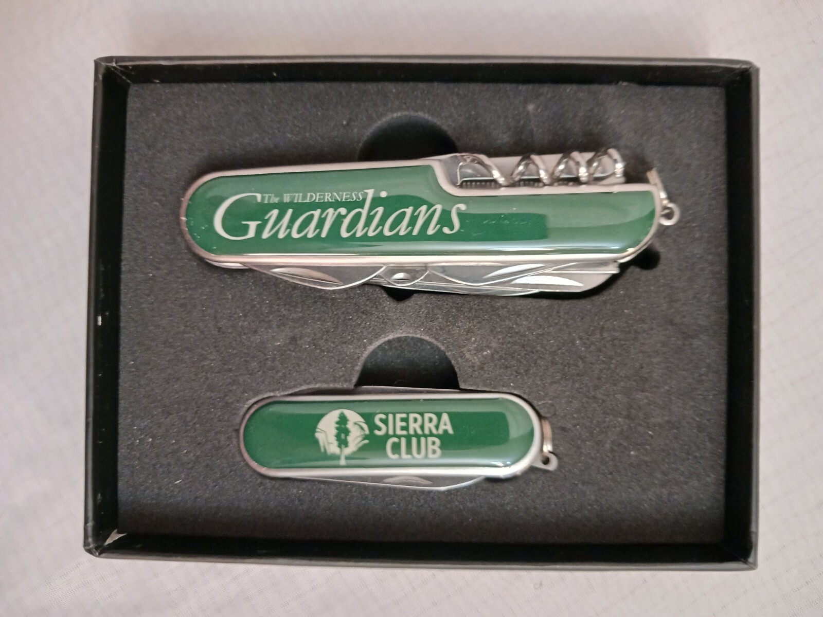 New Set Of 2 Sierra Club Knife Set -- Multitools -- The Wilderness Guardians NIB