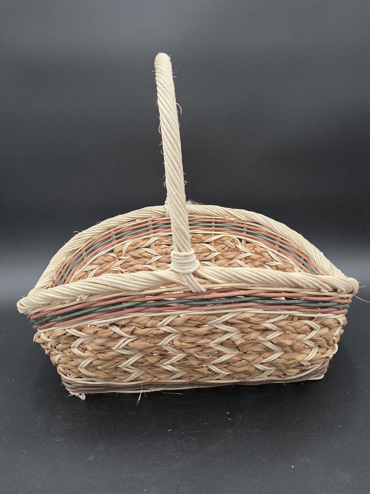 VINTAGE WICKER BASKET - LARGE