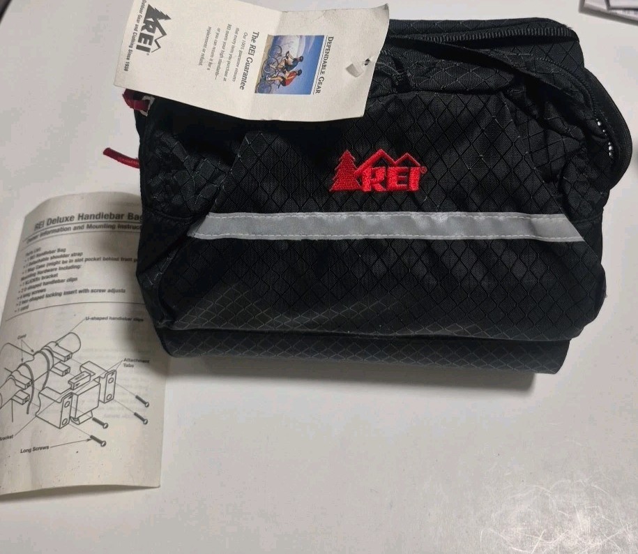 Rei Deluxe Dandlebar Bag Hard Case NWT  (RC)
