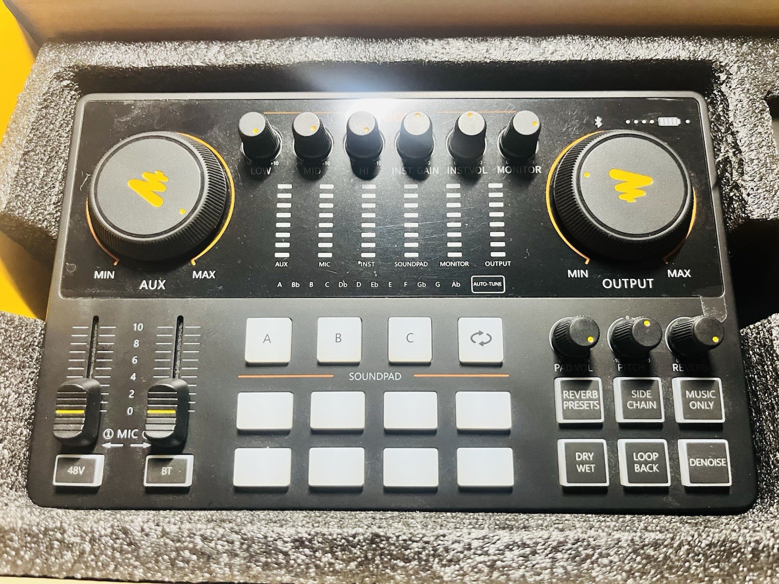 Maonocaster E2 Podcasting Console – Open Box