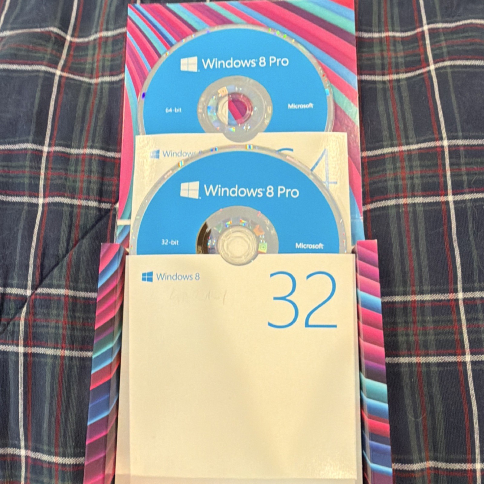 Microsoft Windows 8 Pro DVD Set 64-bit & 32-bit Operating System