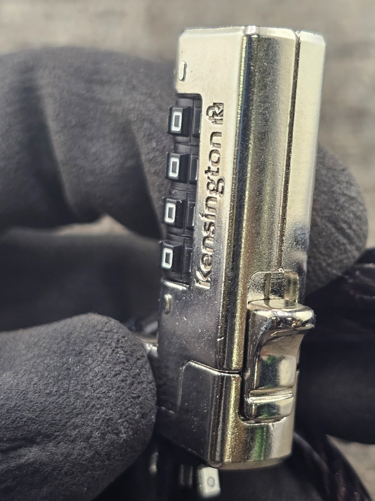 KENSINGTON N17: 4-Code Combination Security Lock For Wedge-Shaped Lock Slot