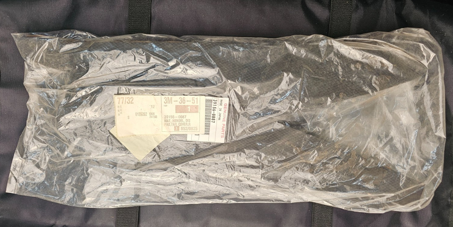 Kawasaki ZX600 ZX636 Tail Cover Pad RH 391560087 New B12