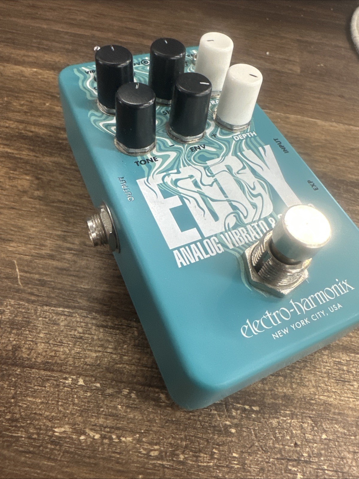 Electro-Harmonix Eddy Analog Vibrato and Chorus Effects Pedal