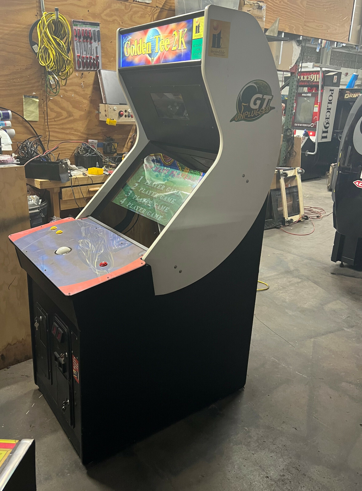 GOLDEN TEE ARCADE MACHINE (Excellent Condition)