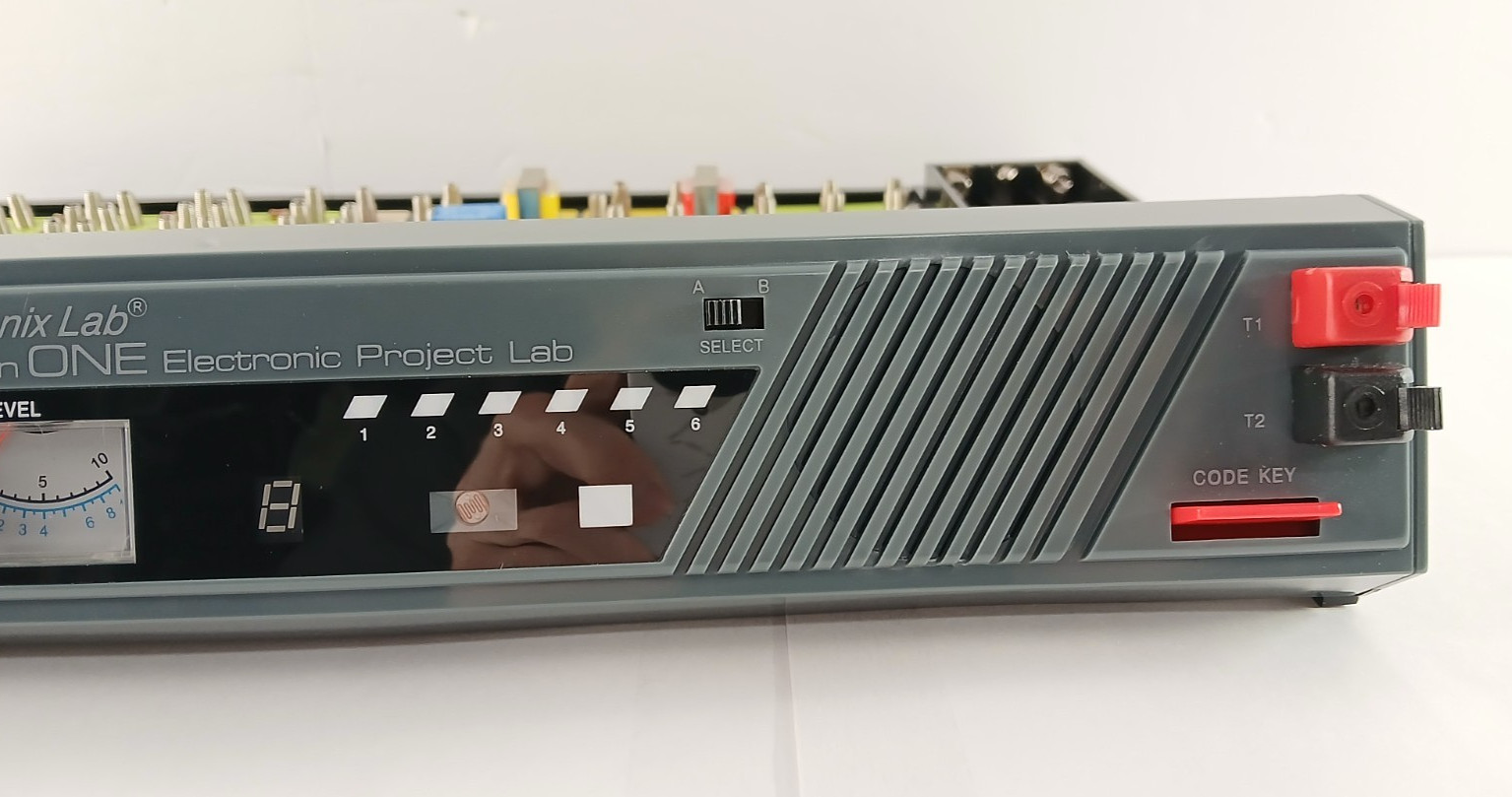Maxitronix ELECTRONIC LEARNING LAB With 200 Educational Wiring Projects COMPLETE