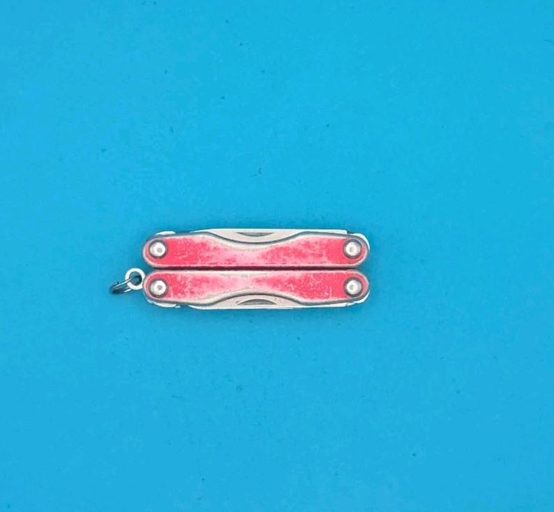 Leatherman Squirt S4 Multi-Tool, Key Ring, Retired, RED! USED/FAIR
