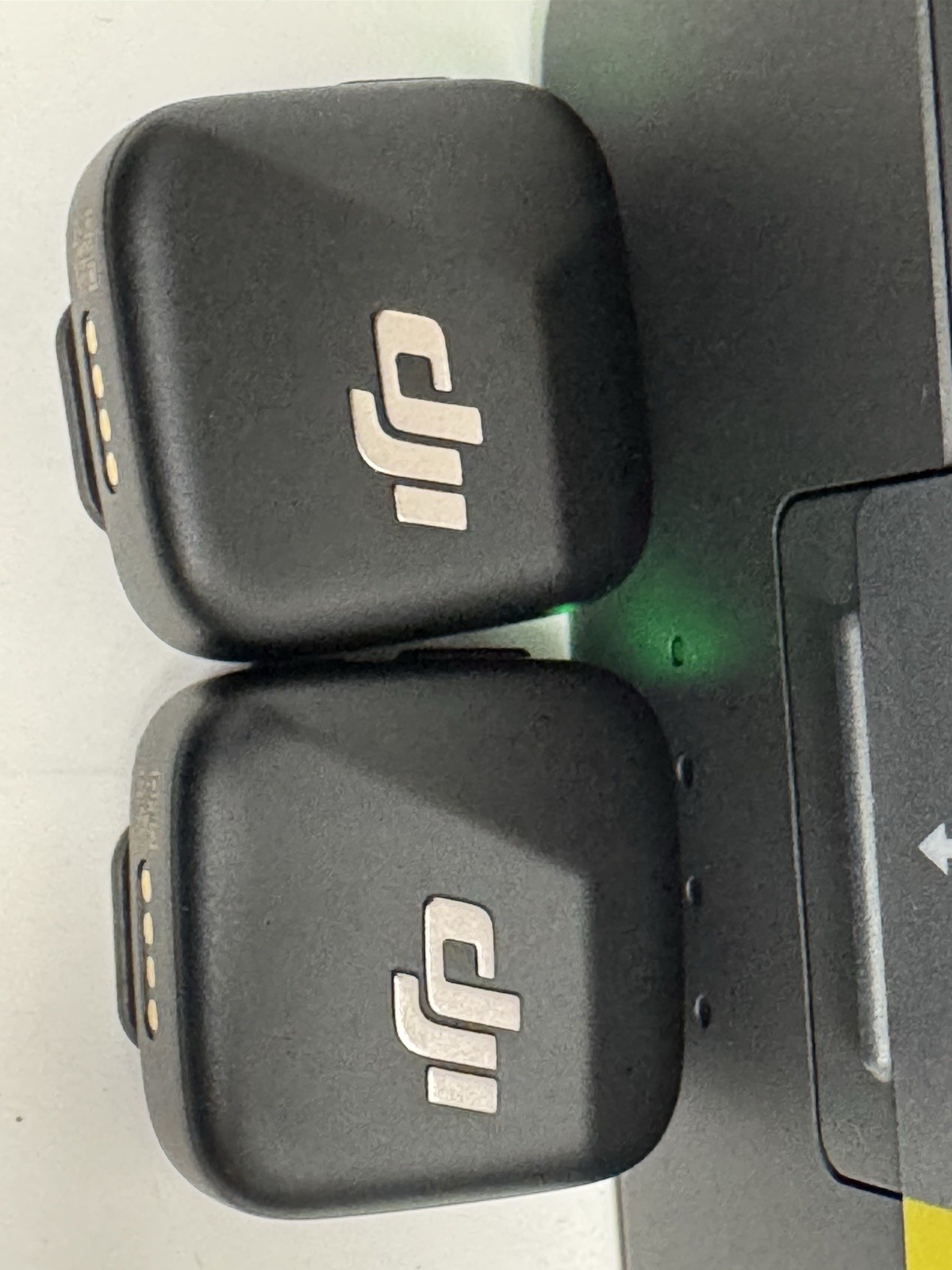 DJI Mic Mini TRANSMITTER X 2 - CHARGING CASE - WINDSCREEN X 2-