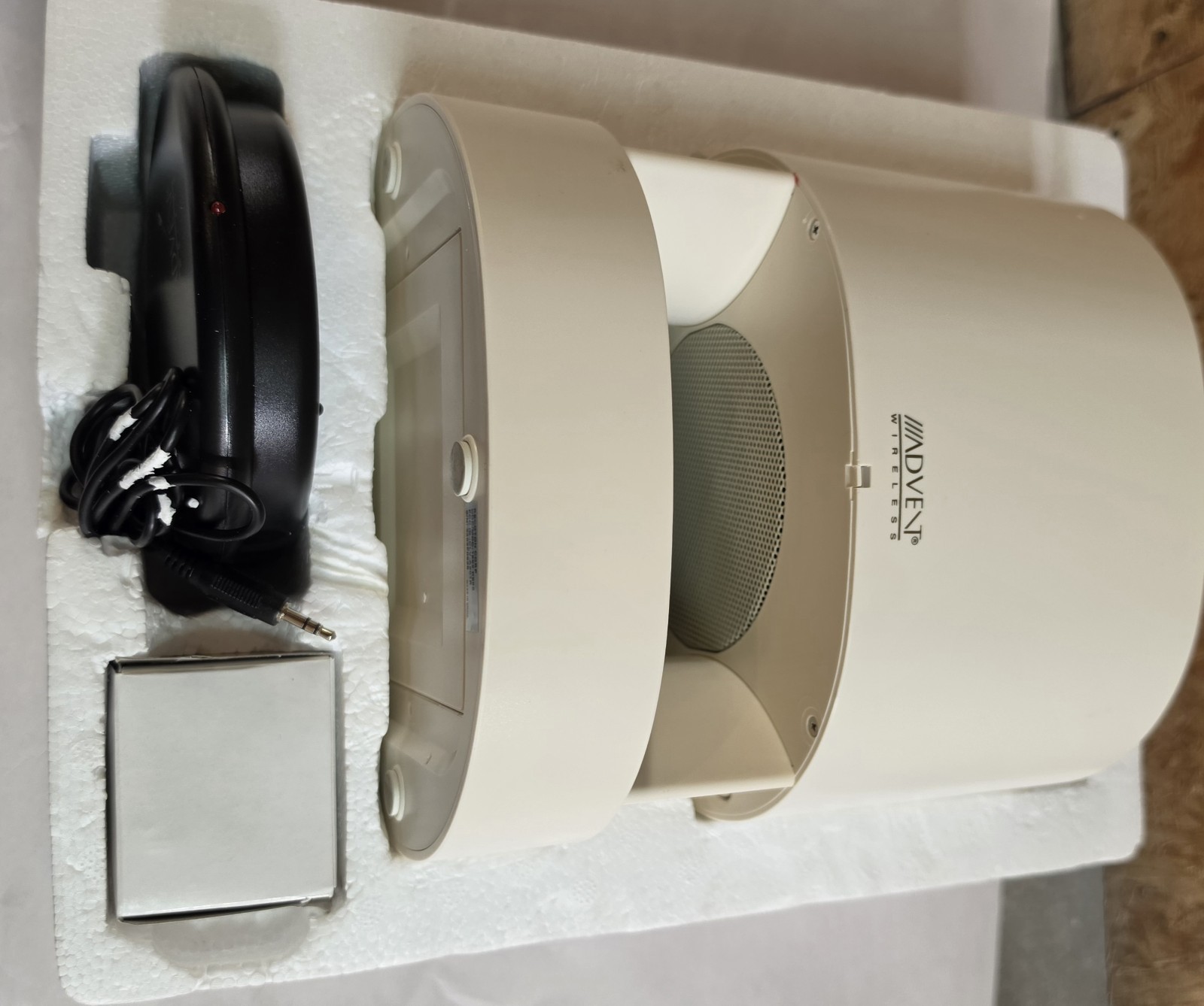 ADVENT ~ MODEL # AW810 ~ WIRELESS INDOOR / OUTDOOR SPEAKER NEW