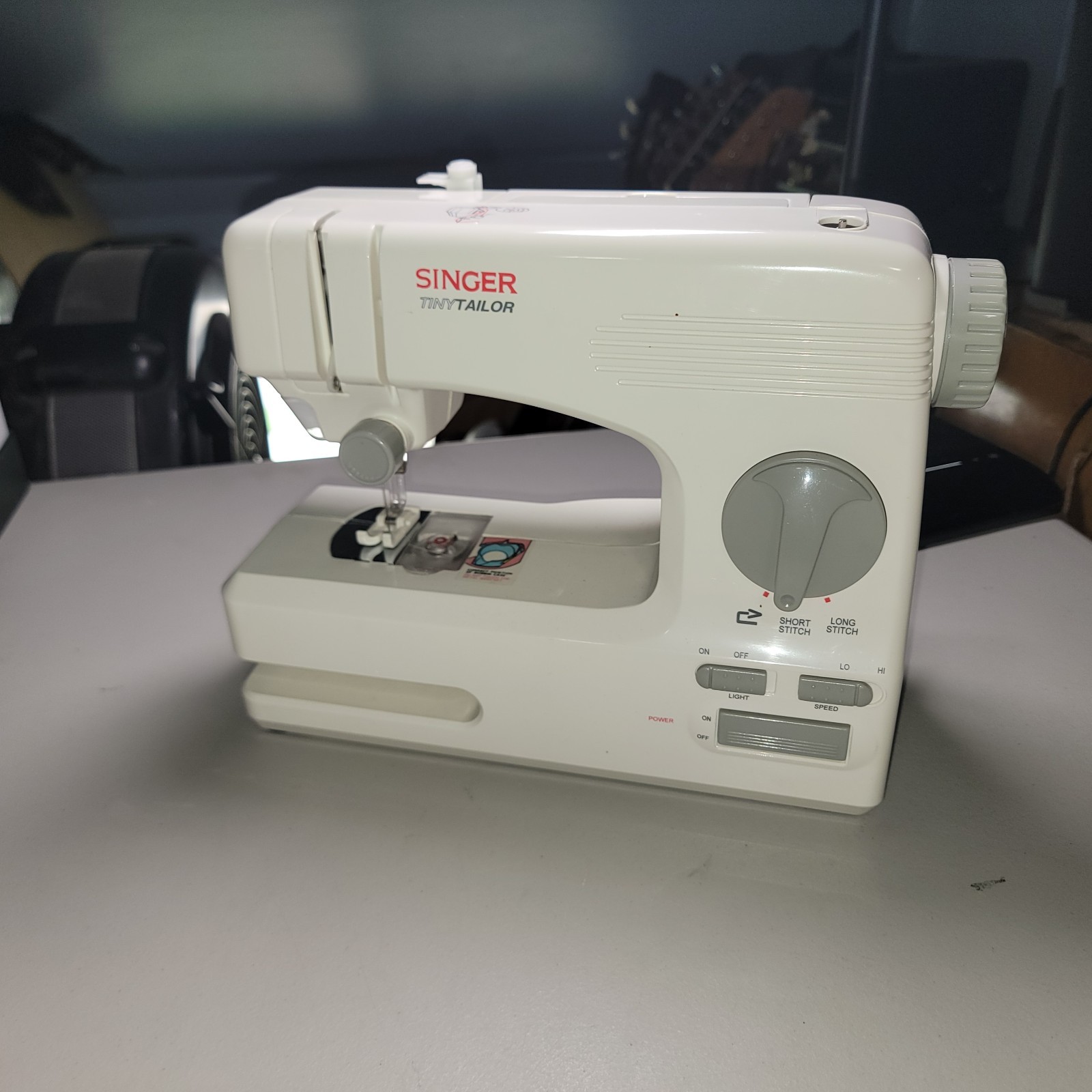 Singer® Tiny Tailor TT700 Electronic Mending/Sewing Machine-- Tested & Working