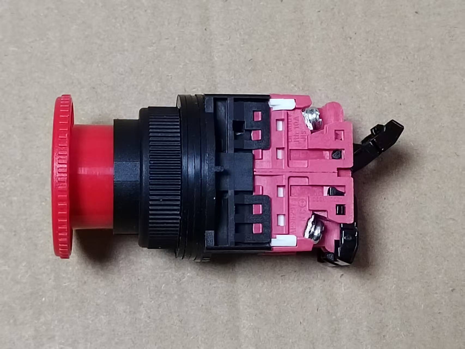New 1PCS For Fuji Emergency Stop Button Switch AR30V2R-02R