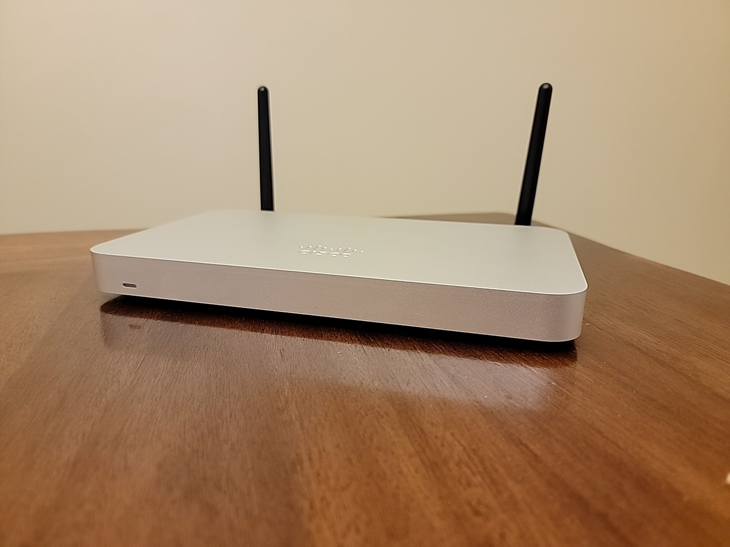 Cisco Meraki MX64W-HW w/Charger P/N:600-32015-D Unclaimed