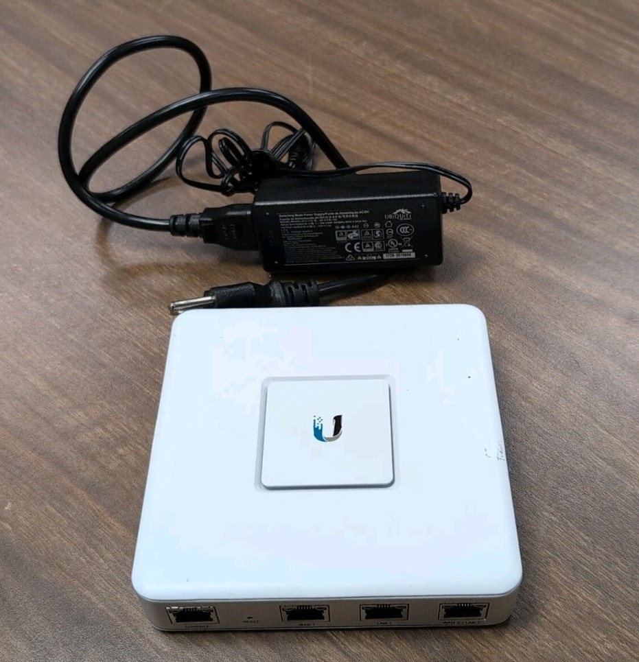 Ubiquiti Networks UniFi Security Gateway - White (USG)