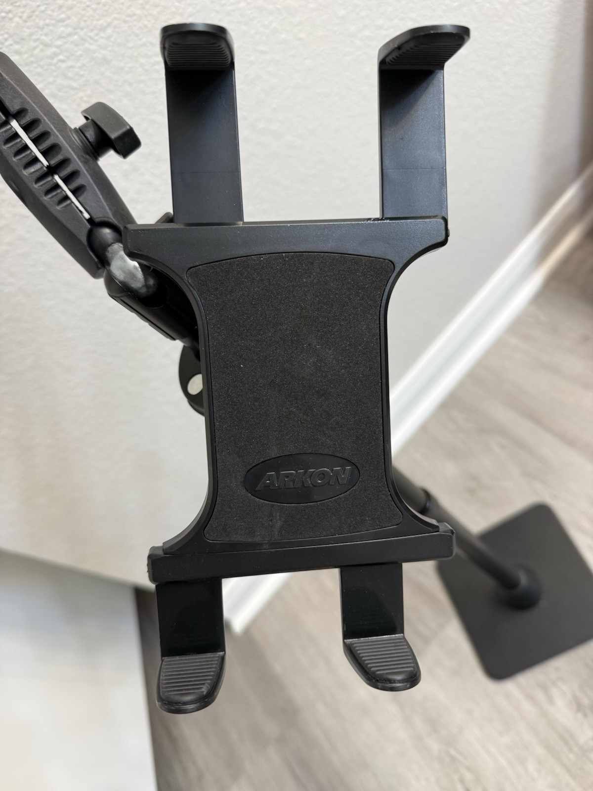 Arkon Remarkable Creators Phone And Tablet Or Camera Stand With Ring Light.