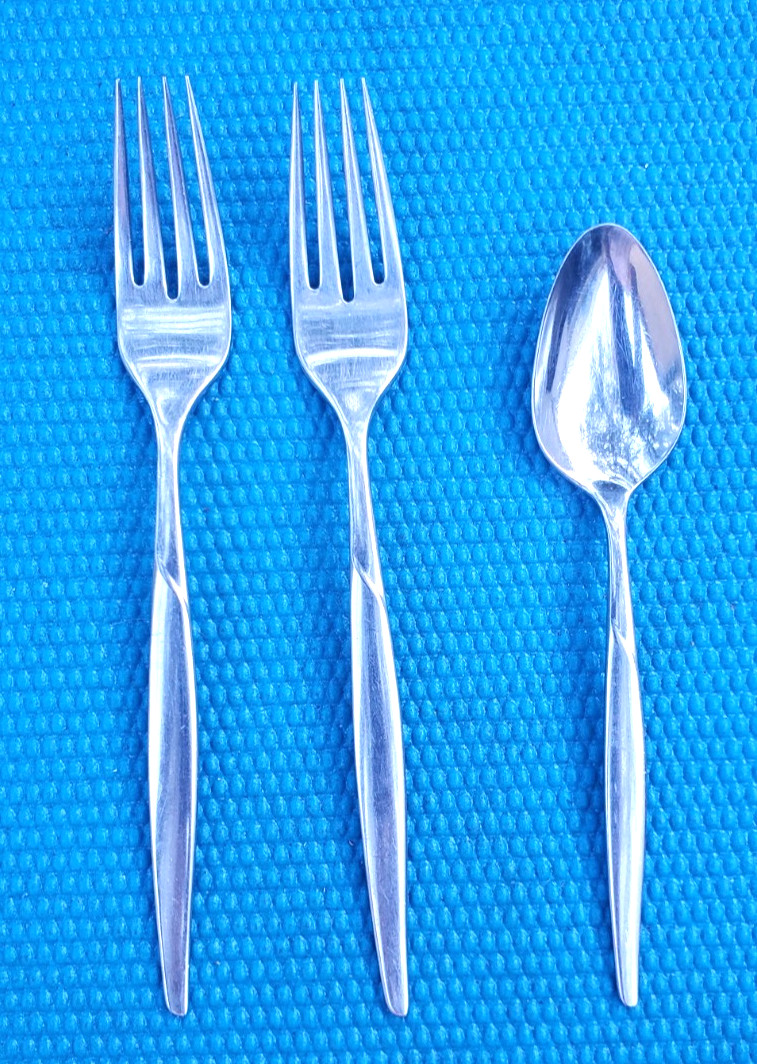 INTERNATIONAL SILVER Rogers Bros 1847 Coronado 2 DINNER FORKS & TEASPOON