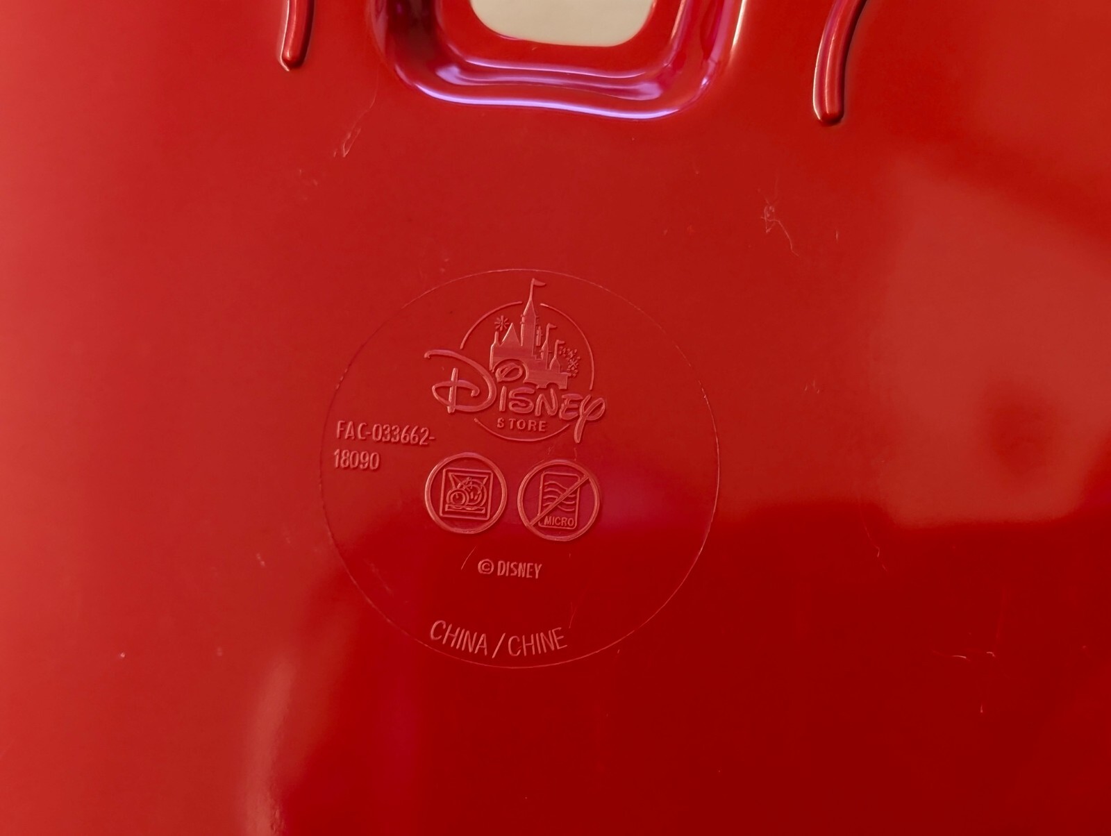 Disney Store mickey and minnie mouse plastic childrens plates