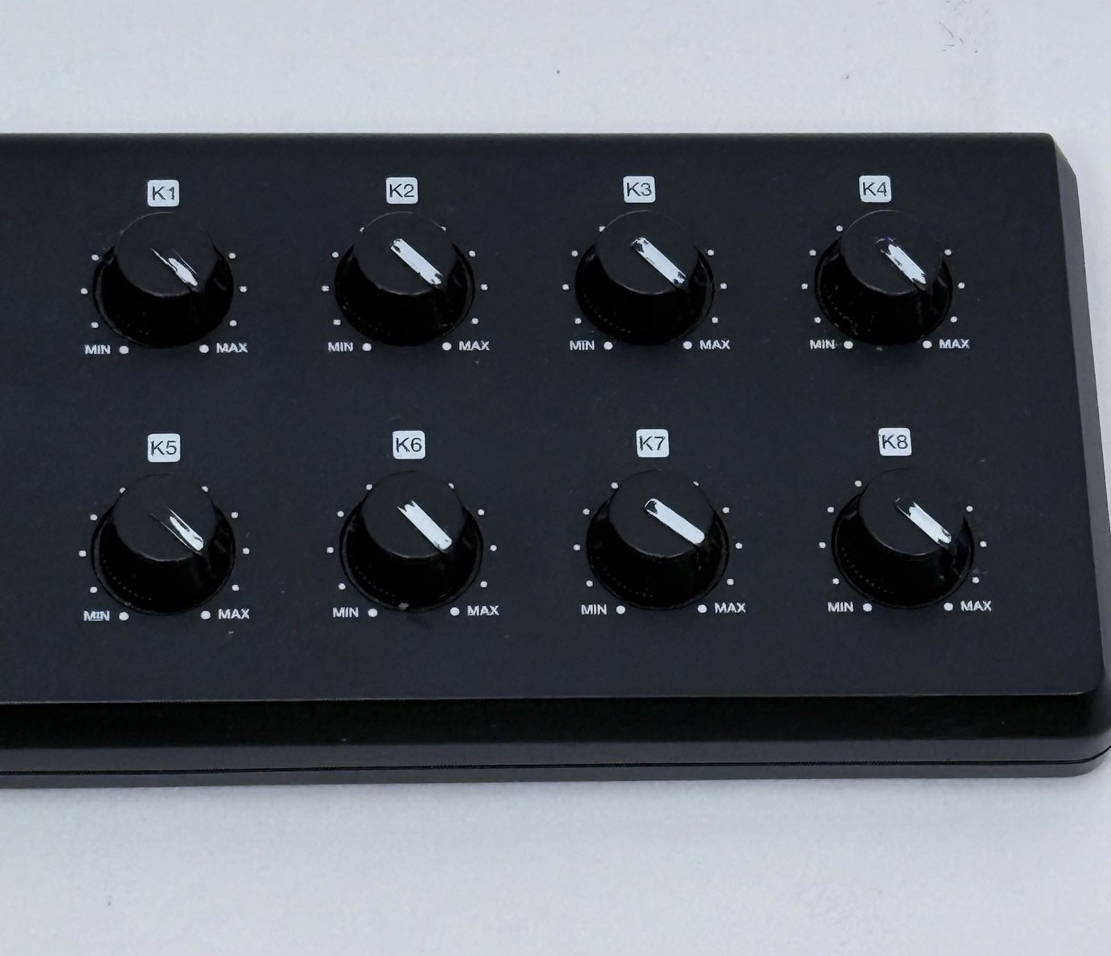 AKAI Professional LPD8 Portable USB Midi Laptop Pad Controller | A2