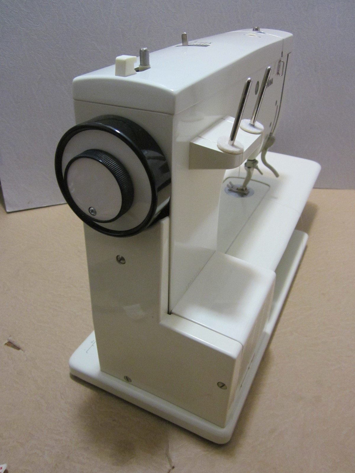 Bernina 801 Sewing Machine ****Pls Read