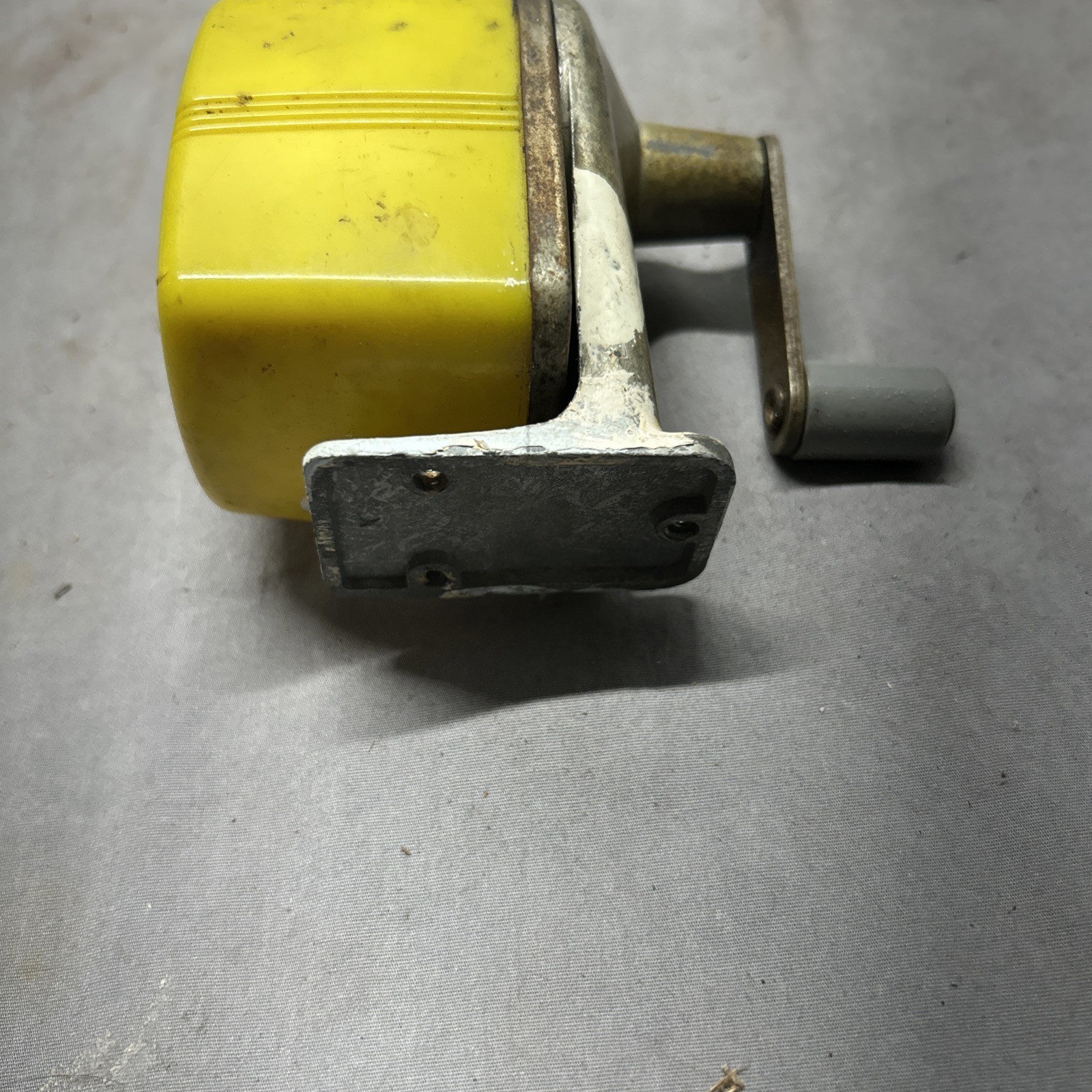 VINTAGE APSCO MIDGET YELLOW PENCIL SHARPENER