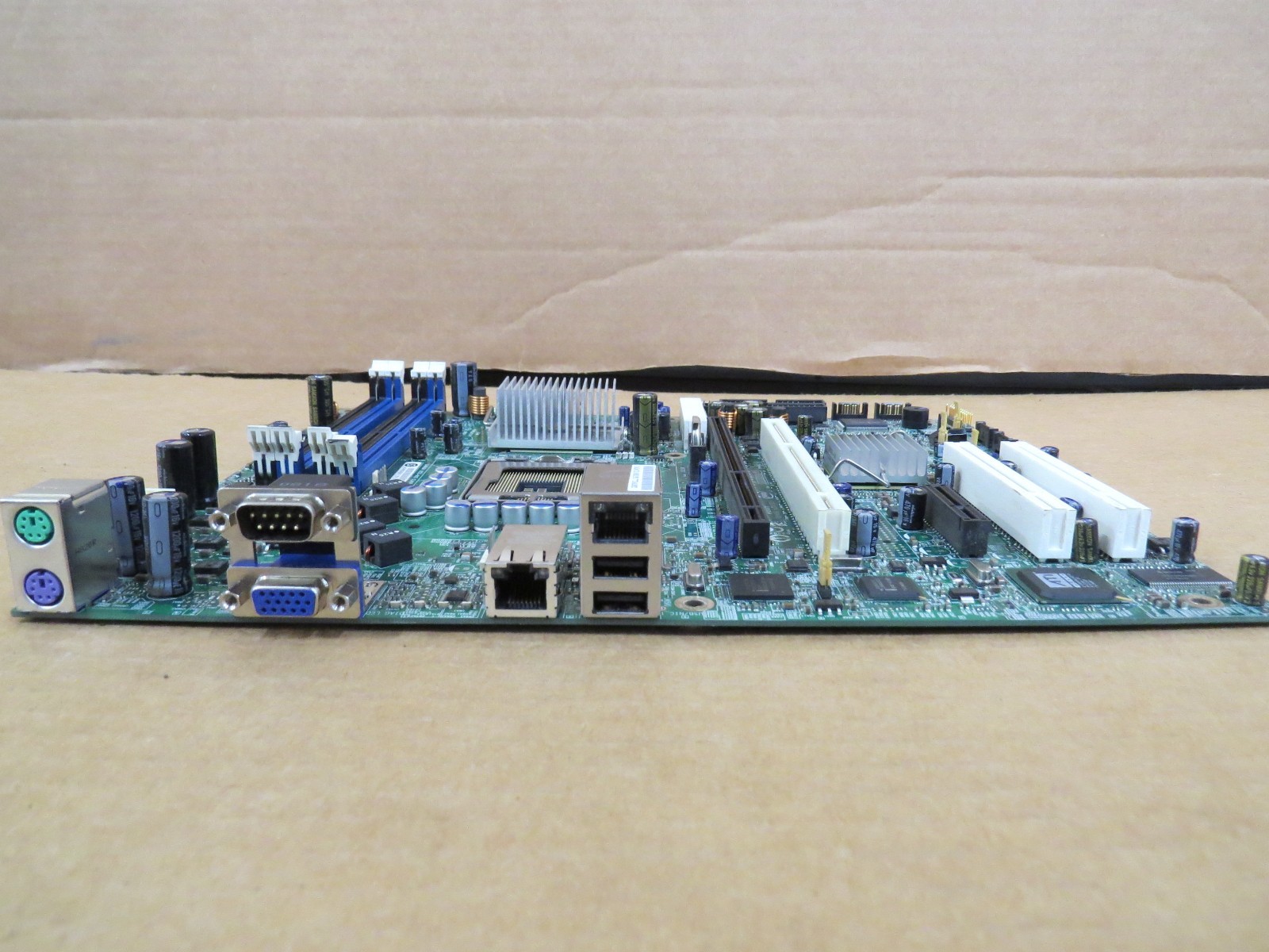 Intel S3000AH D40859-207 Socket LGA775 DDR2 PCI ATX Server Board TESTED