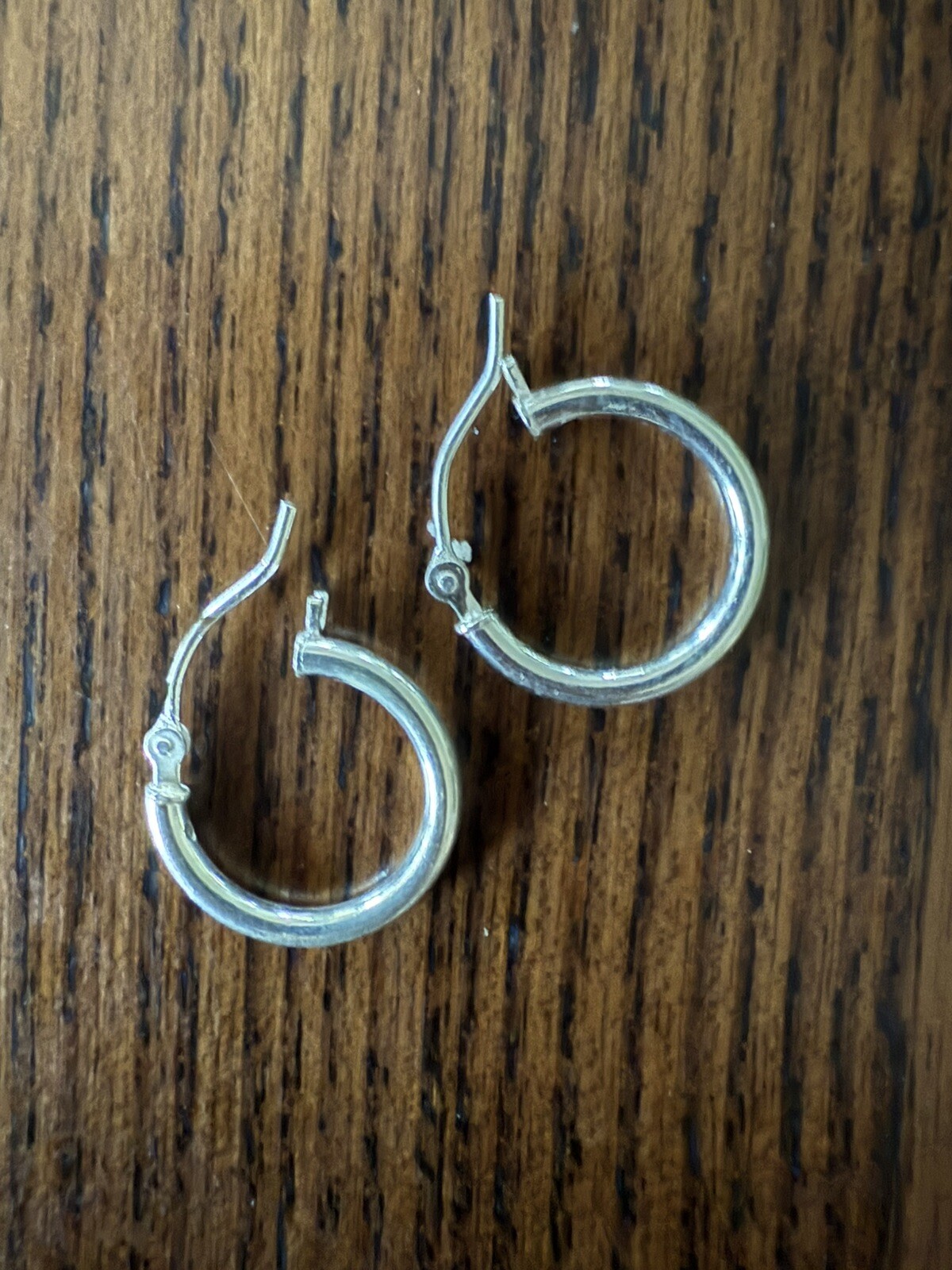 Beautiful Click Hoop earrings With 0.5” Diameter,sterling silver New 2mm