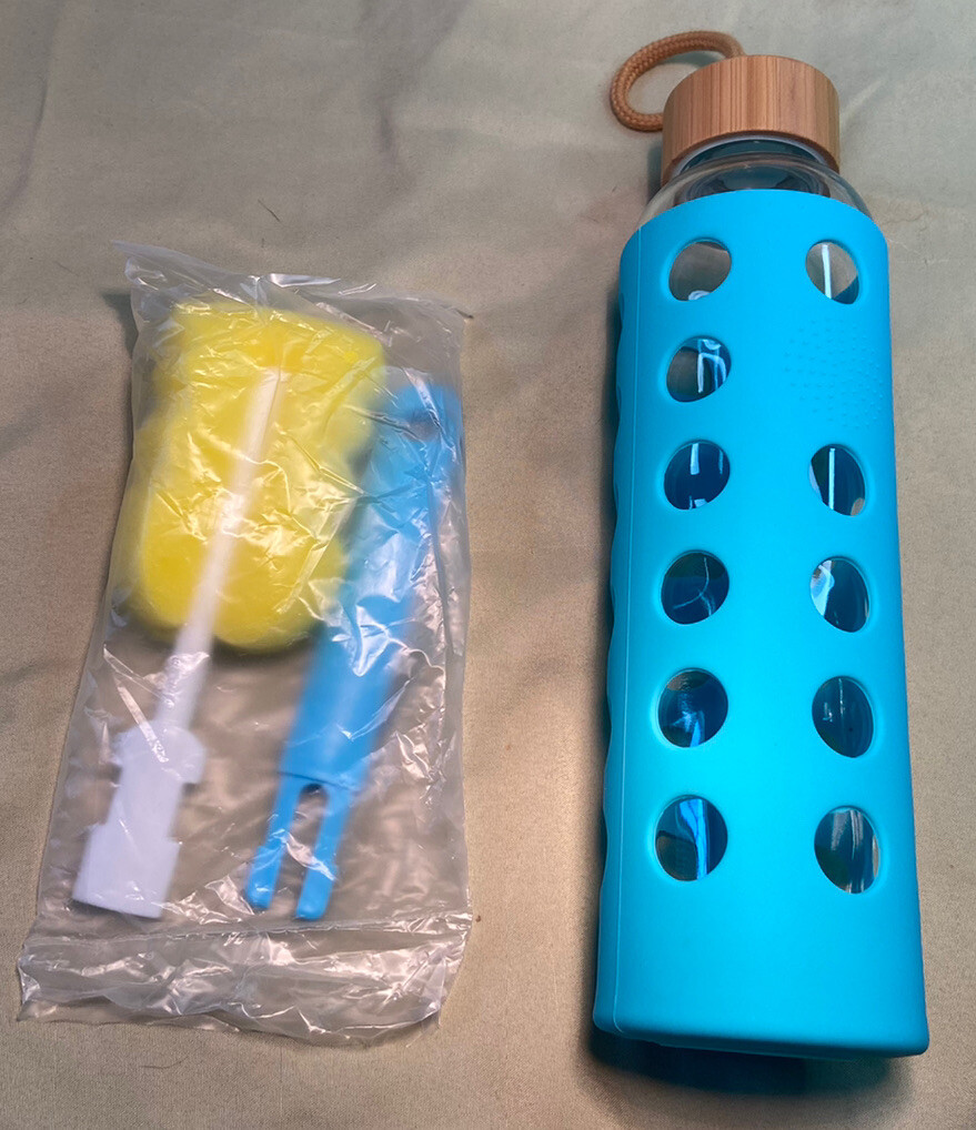Glass Water Bottle w/ Bamboo Lid Silicone Protective Sleeve Bottle Brush 600 ml