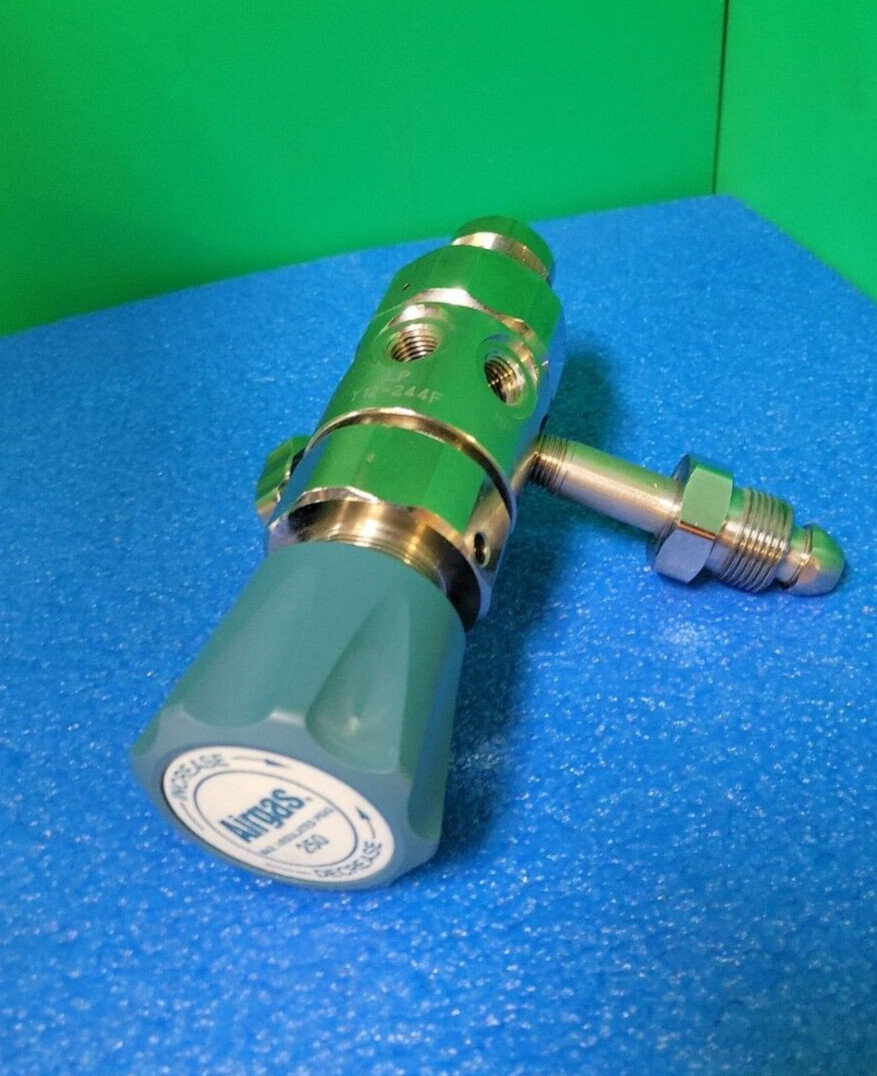 Airgas® Two Stage Brass 0-250 psi Analytical Cylinder Regulator y12-244F |