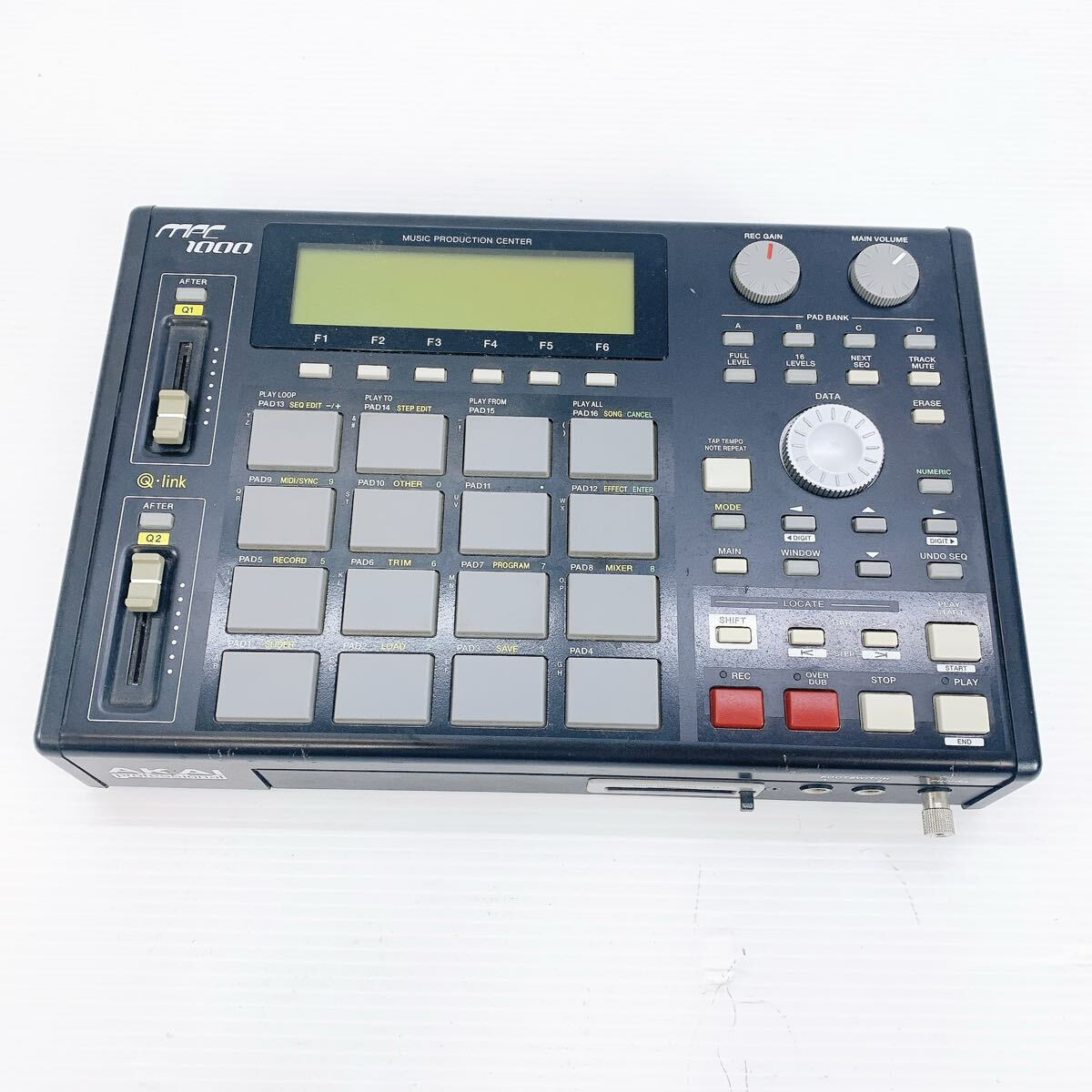 AKAI MPC1000 Stereo 64-Track Sequencer Sampler Sampling Machine Tested Japan