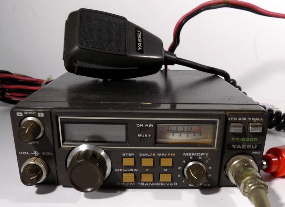 YAESU FT-230R FM TRANSCEIVER YM-47  **POWERS UP**  Japan
