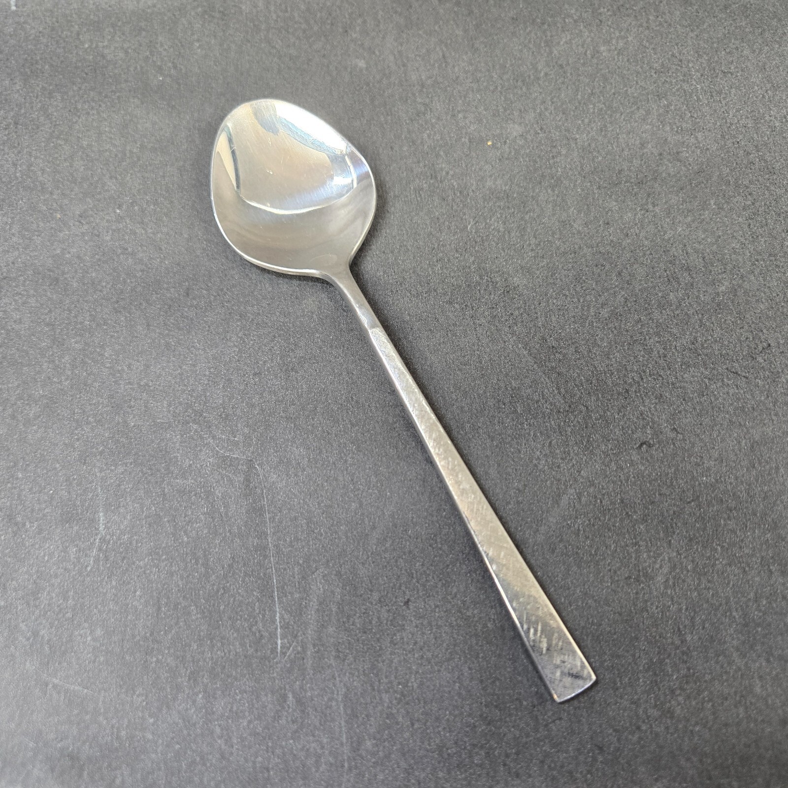 WM Rogers Deluxe Futura Soup Spoon Textured Handle 6" International Silver Co.