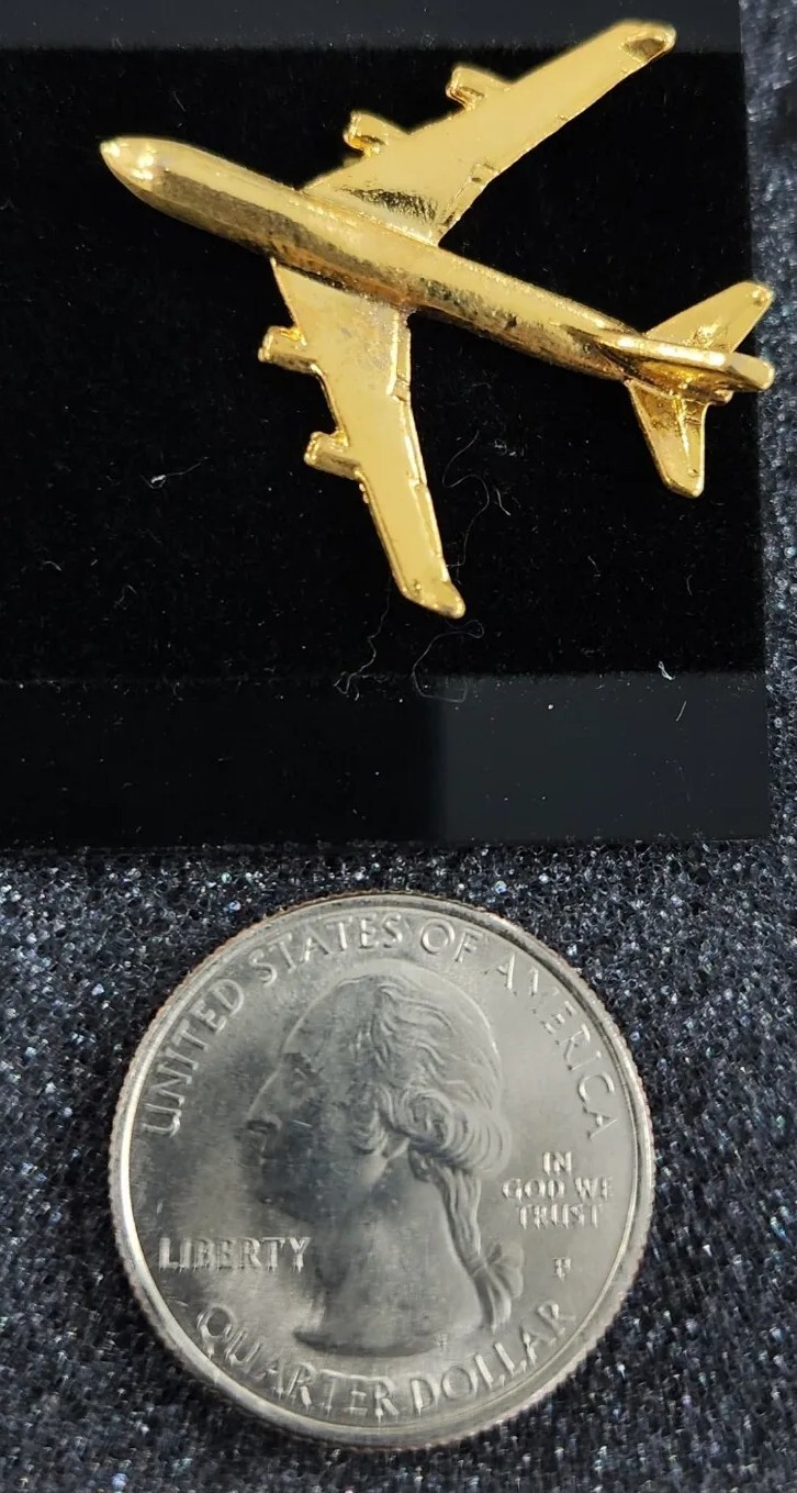 BOEING AIRPLANE  COLLECTORS PIN