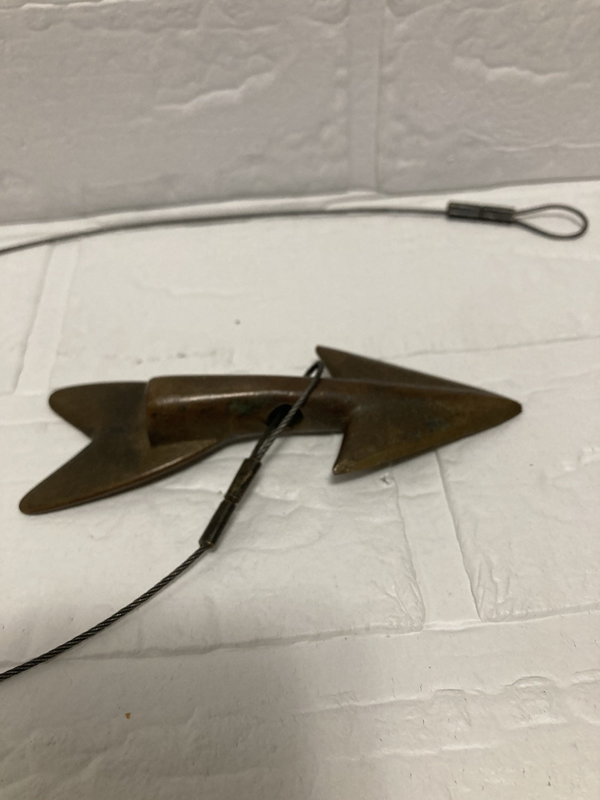 19 Inch Gate Cable With 4.7 oz Decorative Brass Arrow
