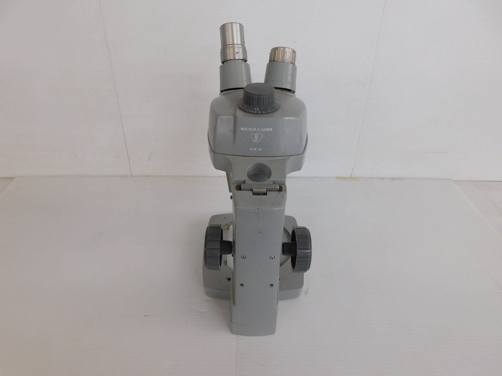 BAUSCH & LOMB 0.7X-3X MICROSCOPE WITH ONE 10XWF EYEPIECE (BSJ78)