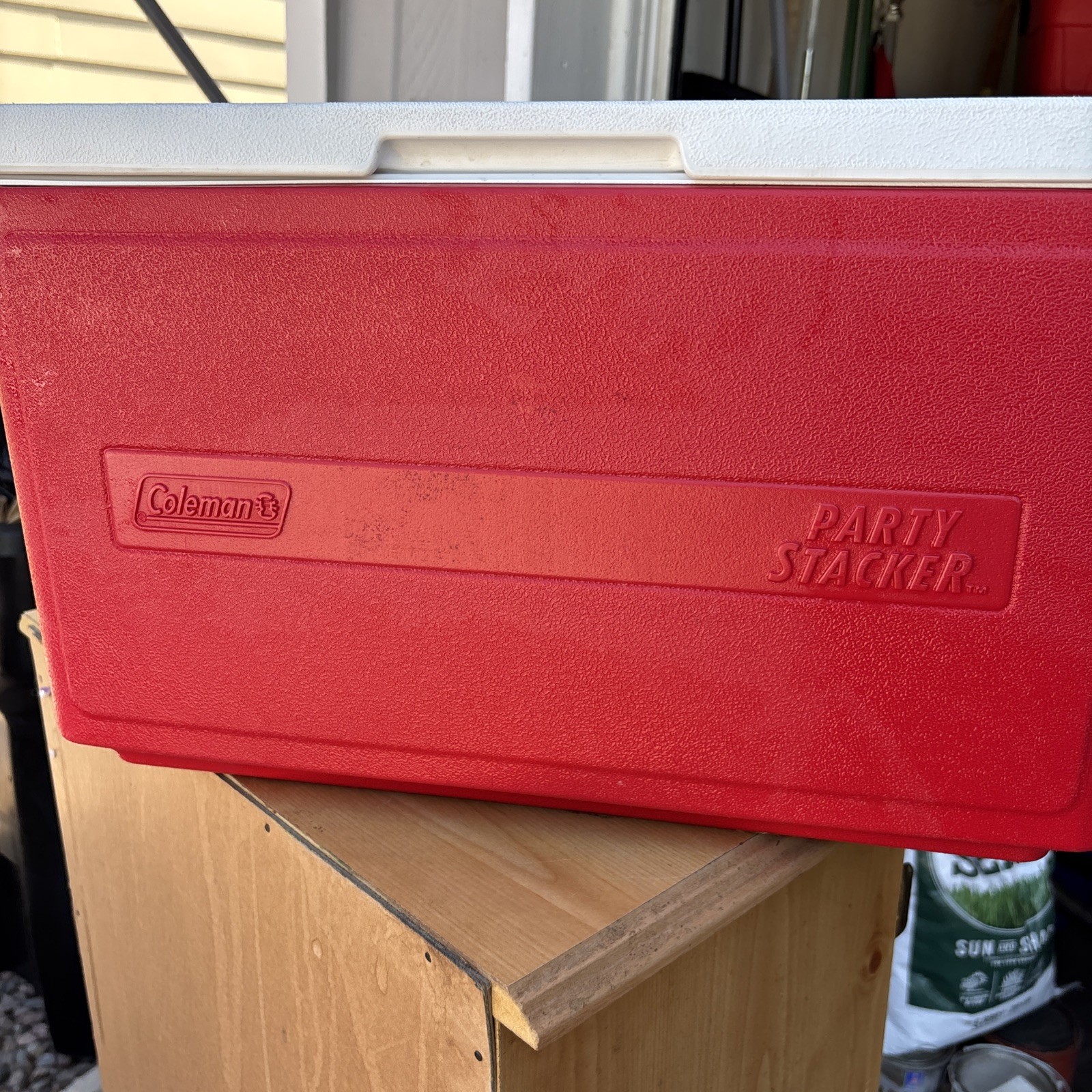 Coleman Party Stacker Cooler Red 9223 Stackable Ice Chest Box 48 Can Size