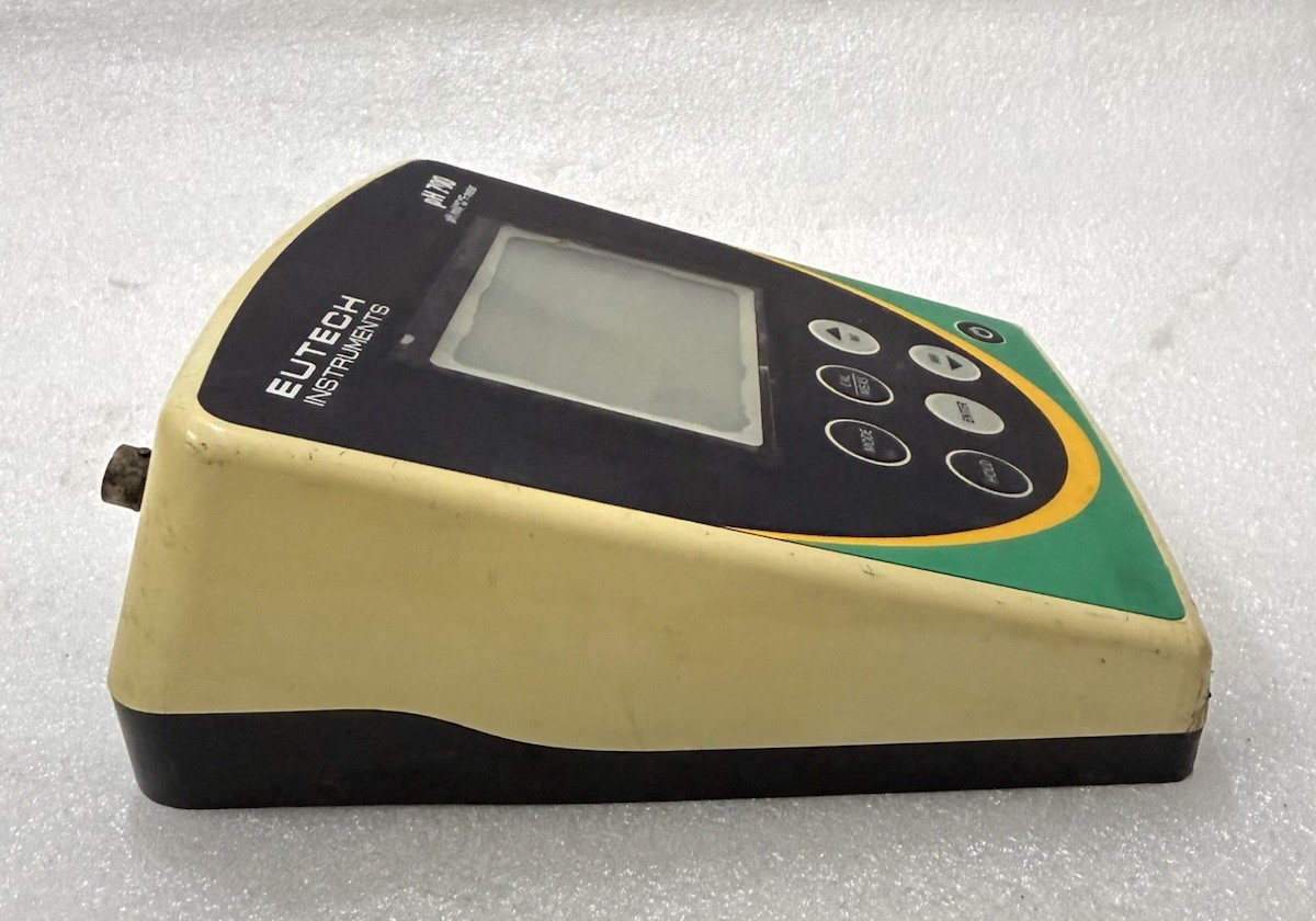 EUTECH INSTRUMENTS PH700 METER S/N 2521877 (SKRETCH)