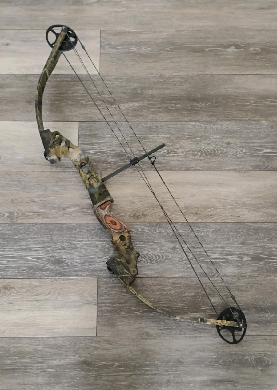 Bowtech Black Knight 2  RH 70# 28"  350fps