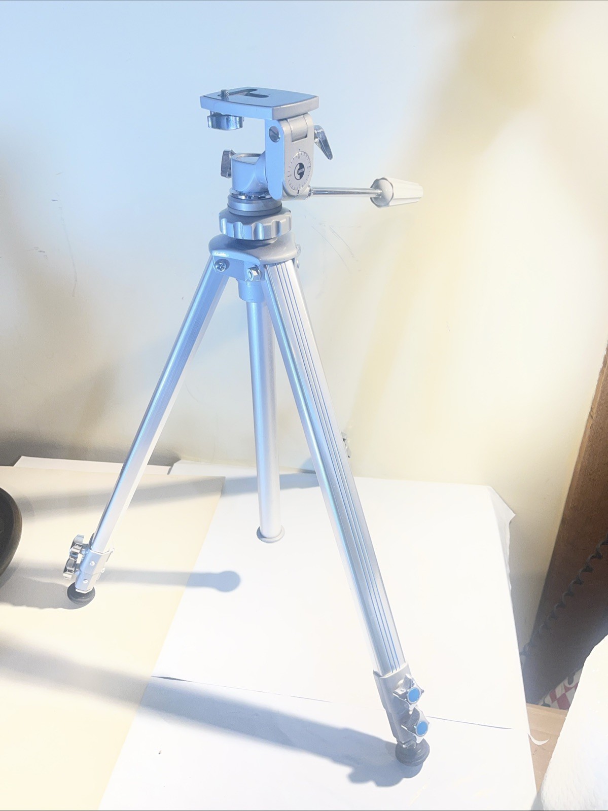 Carsen Professional Camera Tripod 55 Inch Tall