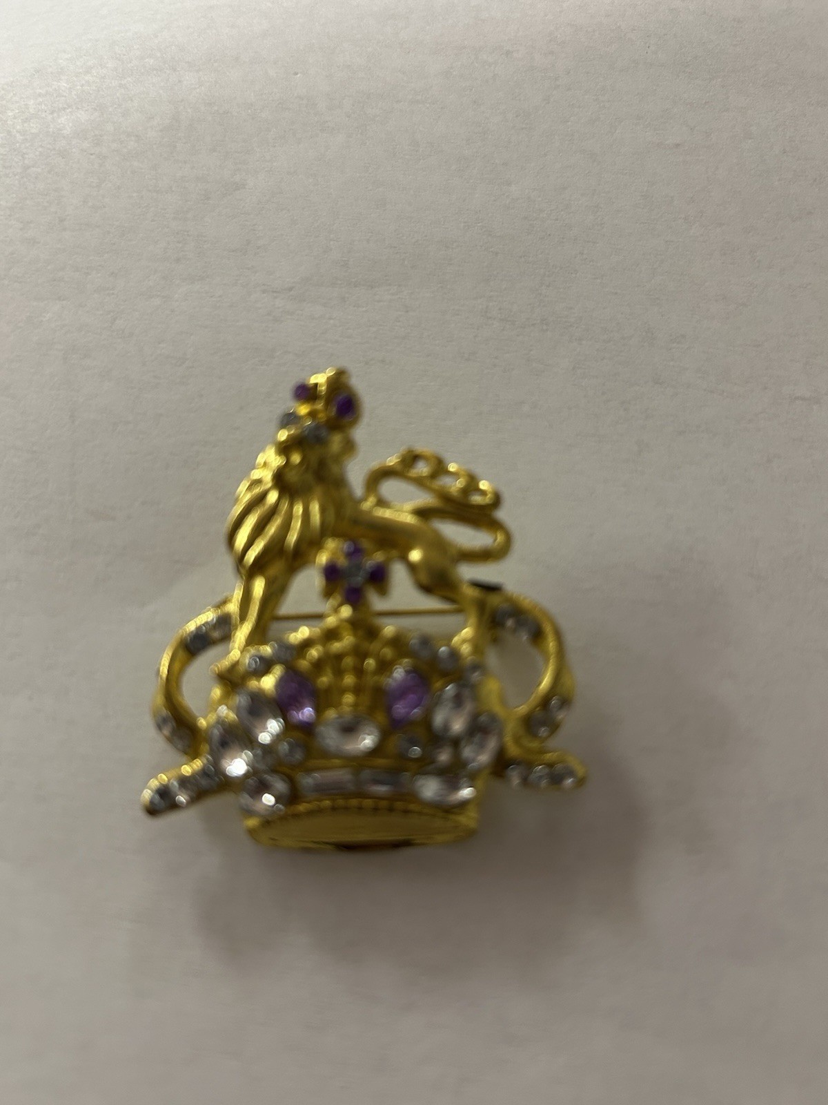 TBN Prayer Line Goldtone Crest Lion Pin With Purple And White Stones-beautiful!