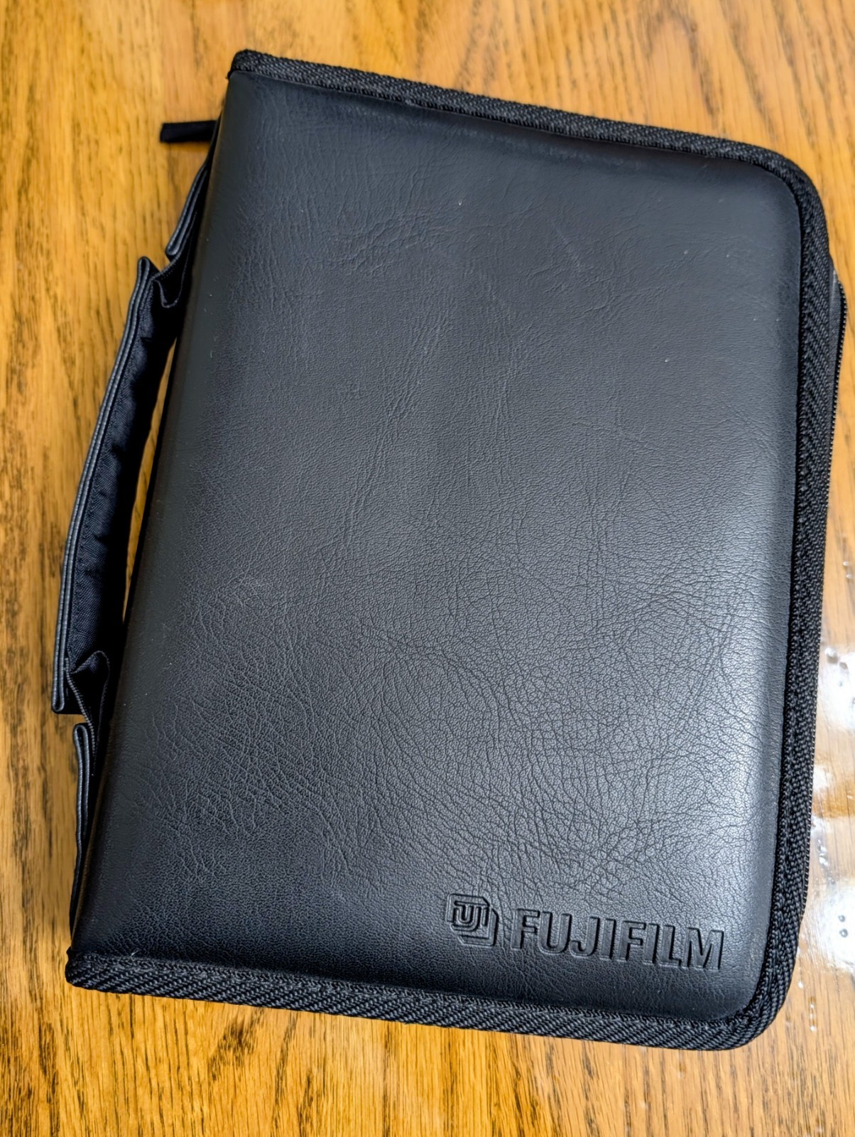 FUJIFILM Black Vinyl CD / DVD Storage Case... Holds 20 DVD  Discs
