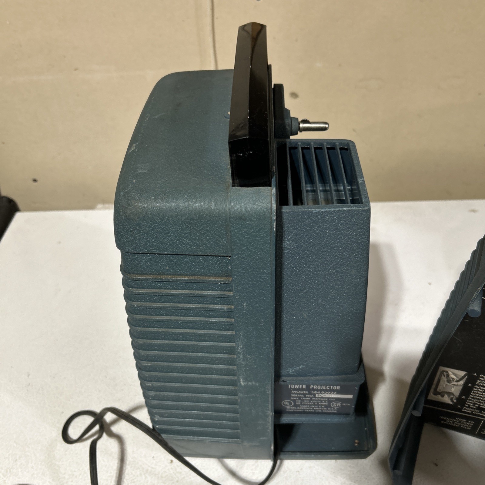 Vintage Tower Super Automatic 8mm PROJECTOR Model 584.92922 works 2-reels
