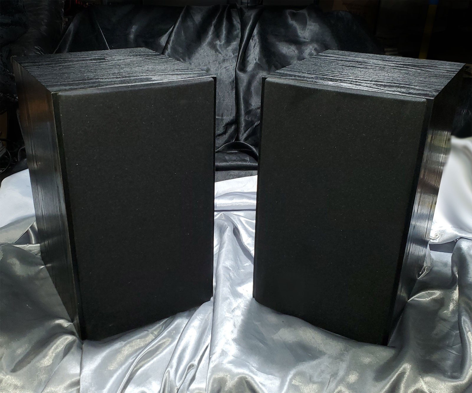 RCA 2 WAY 100 WATT BOOK SHELF SPEAKERS - 40-5014
