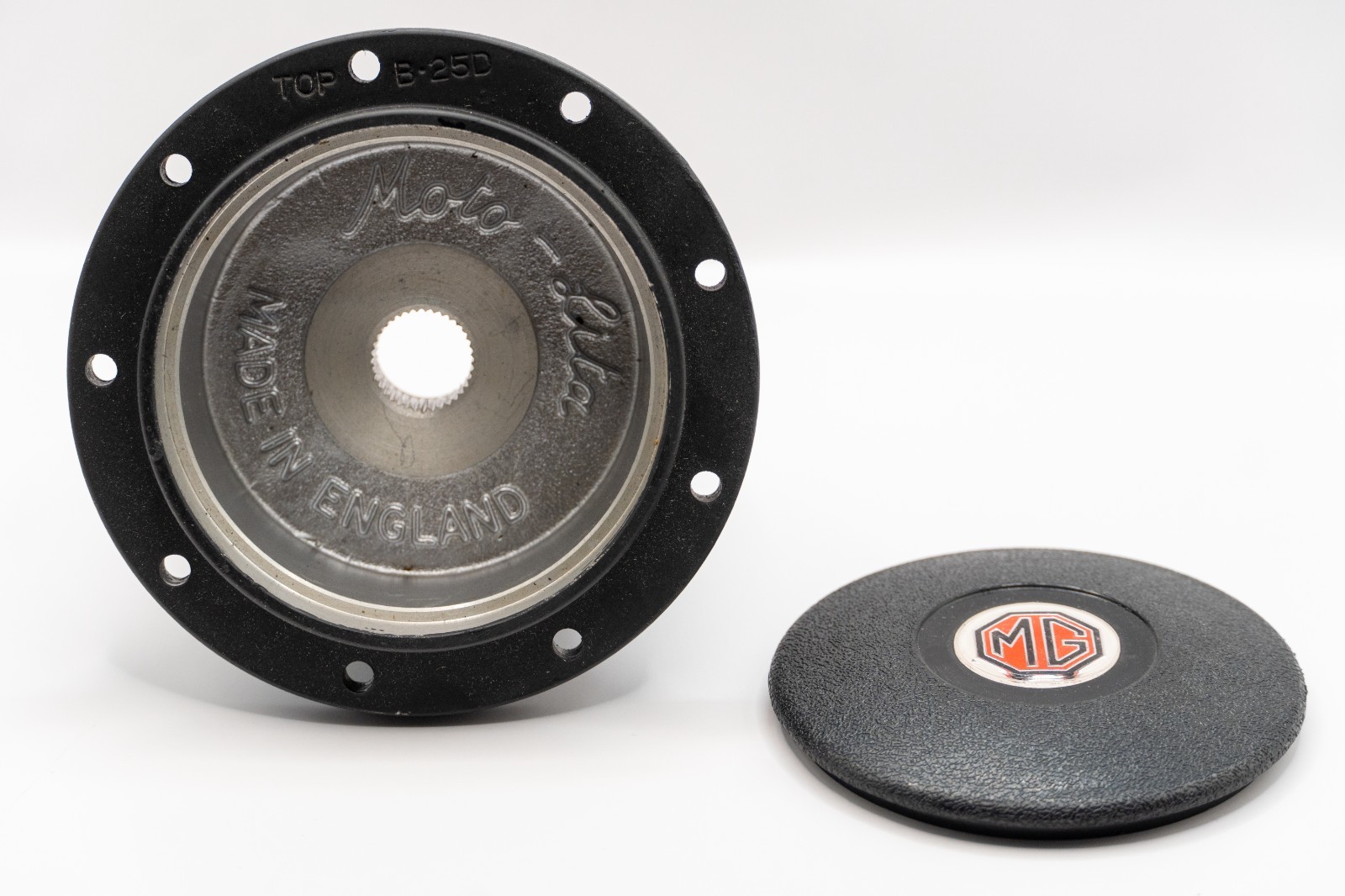Moto-Lita B25D 9-bolt Steering Wheel Boss Adaptor, (W) MG Cap, 77-80 MGB