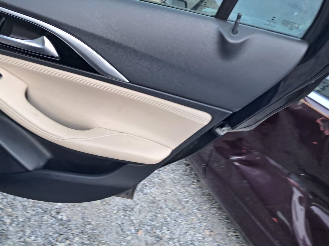 QX30 2018 Glove Box 4898630