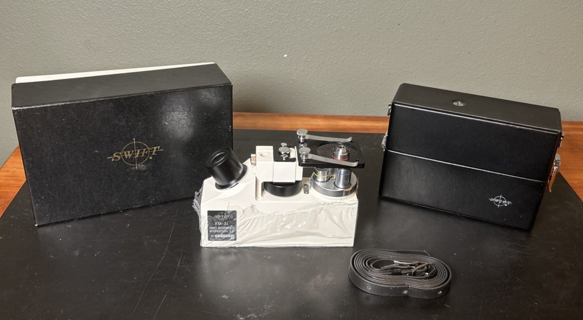 Swift FM-31 Field-Master Microscope